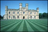 castle_lawn_small.jpg (5630 bytes)